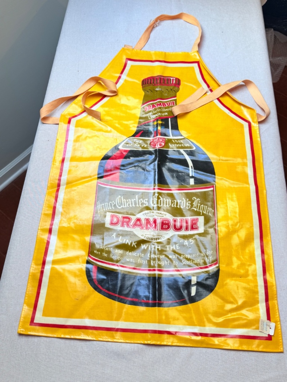 Vintage Pier One Drambuie Plastic Bar Apron New With Tags NWT - Picture 9 of 9